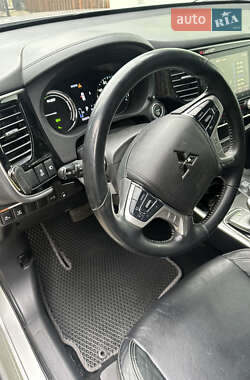 Позашляховик / Кросовер Mitsubishi Outlander 2019 в Львові