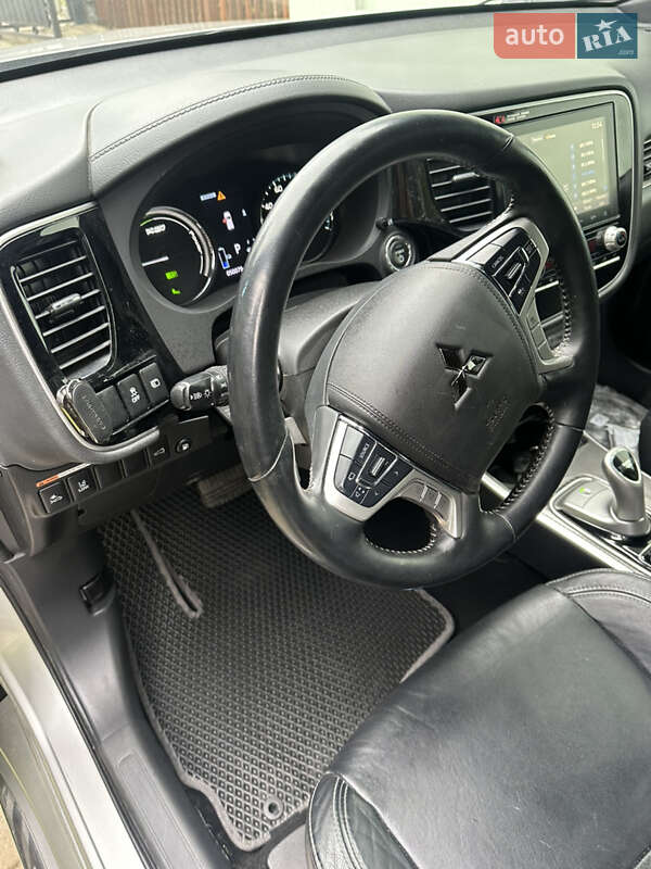 Позашляховик / Кросовер Mitsubishi Outlander 2019 в Львові фото 28 Позашляховик / Кросовер Mitsubishi Outlander 2019 в Львові