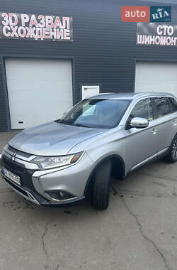 Внедорожник / Кроссовер Mitsubishi Outlander 2019 в Харькове