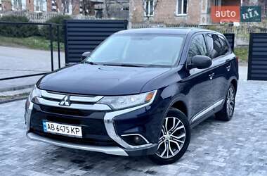 Позашляховик / Кросовер Mitsubishi Outlander 2017 в Новояворівську