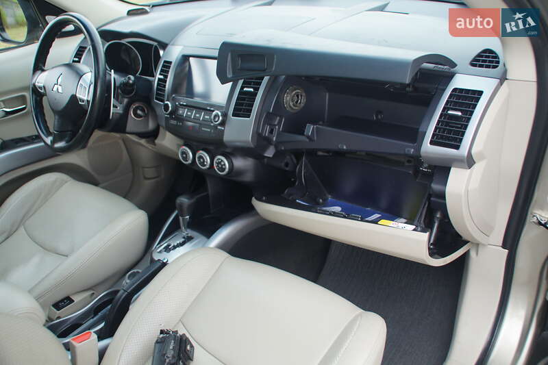 Внедорожник / Кроссовер Mitsubishi Outlander 2008 в Броварах фото 49 Внедорожник / Кроссовер Mitsubishi Outlander 2008 в Броварах
