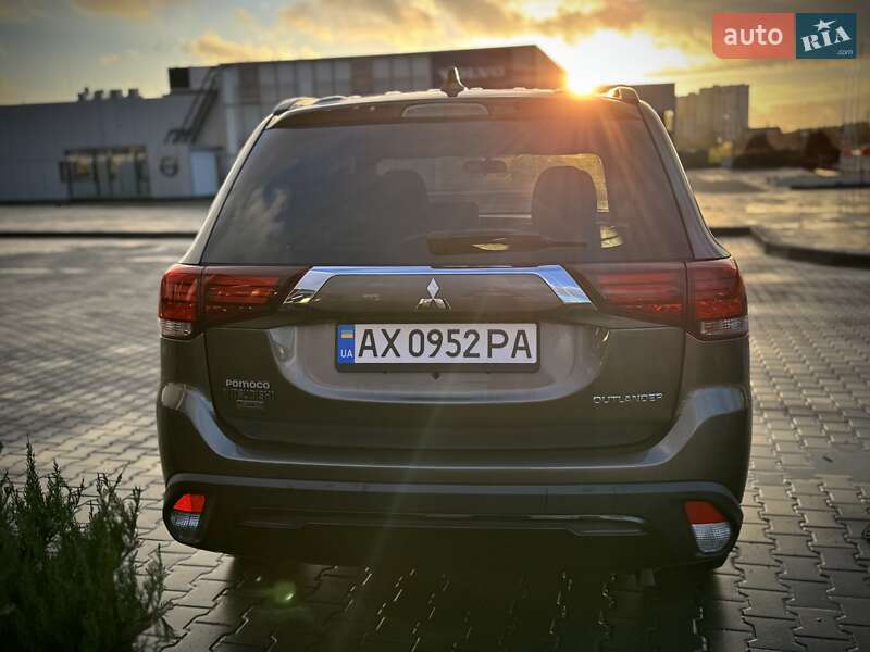 Внедорожник / Кроссовер Mitsubishi Outlander 2018 в Харькове фото 11 Внедорожник / Кроссовер Mitsubishi Outlander 2018 в Харькове