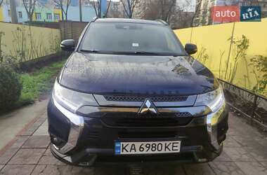 Внедорожник / Кроссовер Mitsubishi Outlander 2020 в Киеве