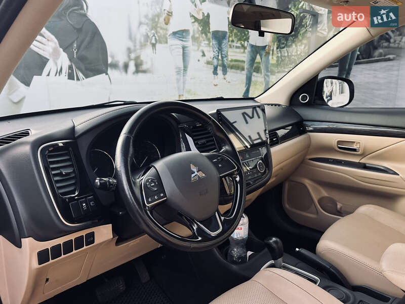 Внедорожник / Кроссовер Mitsubishi Outlander 2015 в Одессе фото 35 Внедорожник / Кроссовер Mitsubishi Outlander 2015 в Одессе