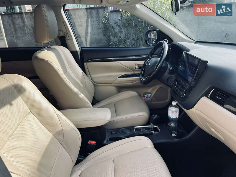 Внедорожник / Кроссовер Mitsubishi Outlander 2015 в Одессе фото 43 Внедорожник / Кроссовер Mitsubishi Outlander 2015 в Одессе