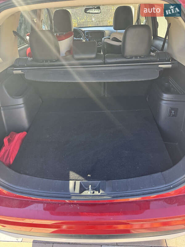 Внедорожник / Кроссовер Mitsubishi Outlander 2017 в Львове