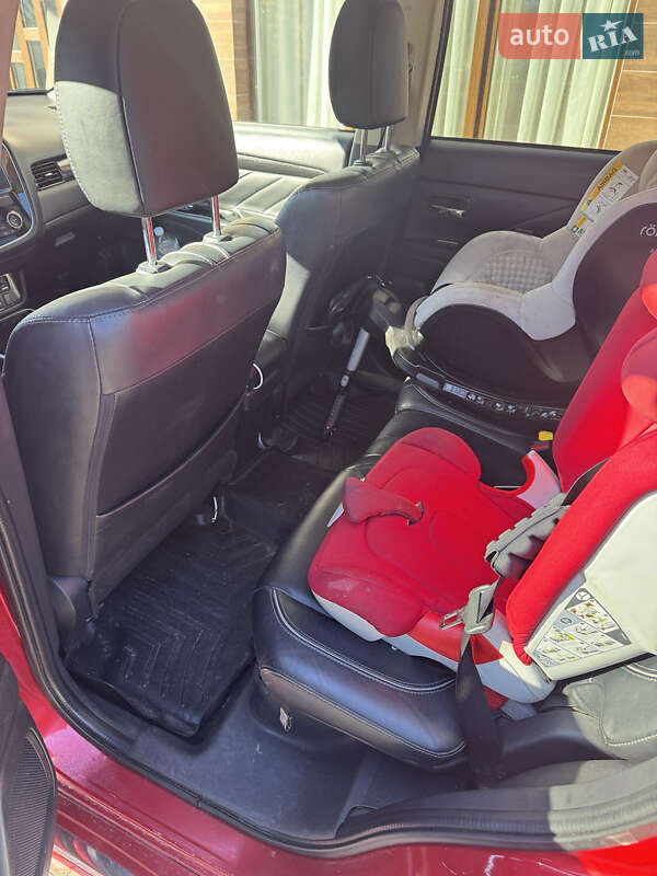 Внедорожник / Кроссовер Mitsubishi Outlander 2017 в Львове