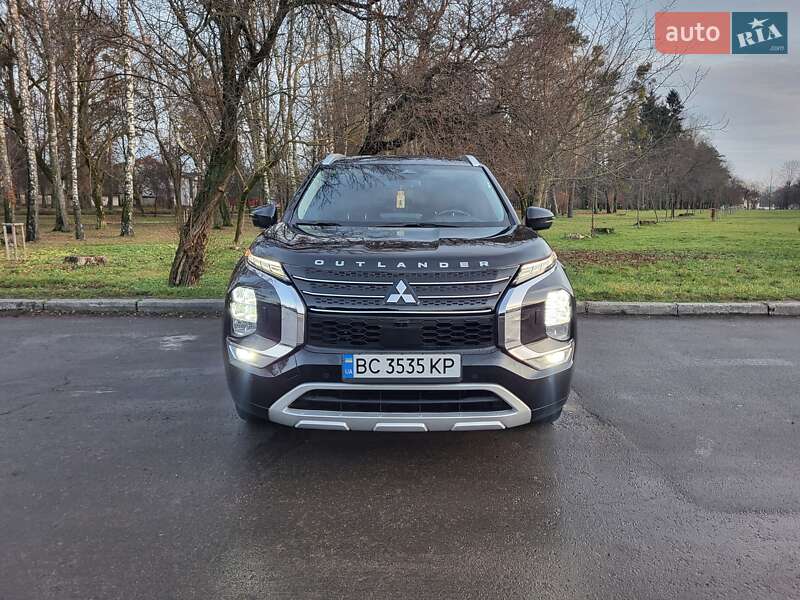 Позашляховик / Кросовер Mitsubishi Outlander 2022 в Львові