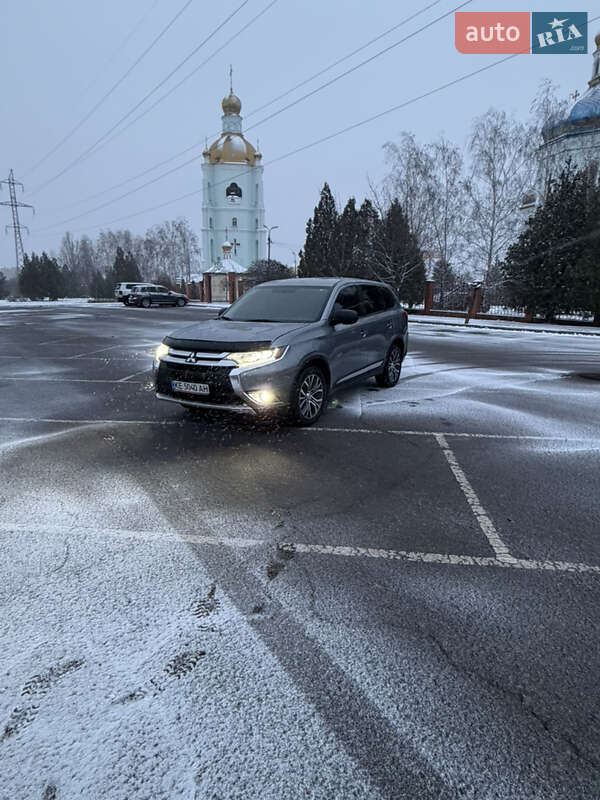 Внедорожник / Кроссовер Mitsubishi Outlander 2016 в Кривом Роге