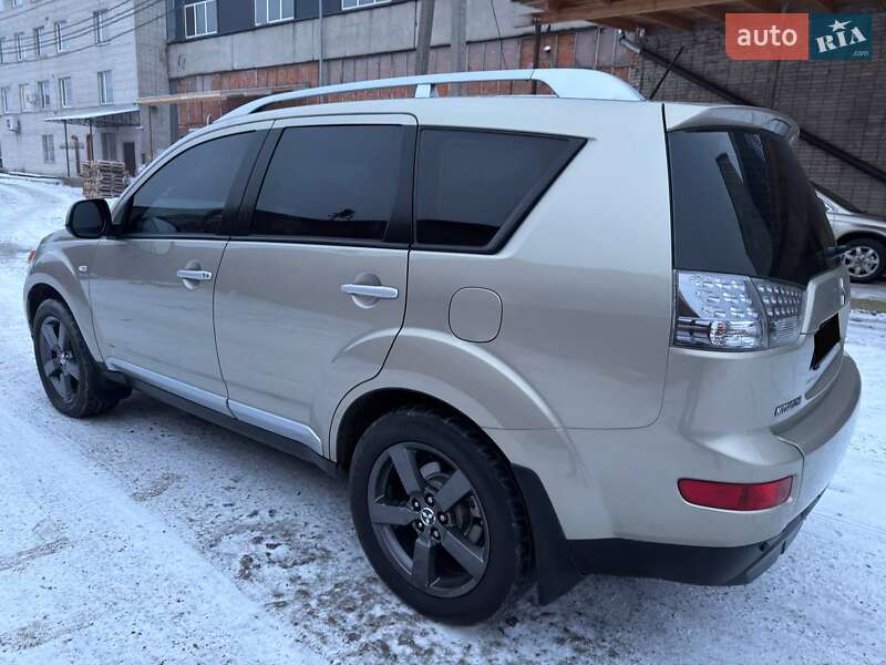 Внедорожник / Кроссовер Mitsubishi Outlander 2007 в Ахтырке
