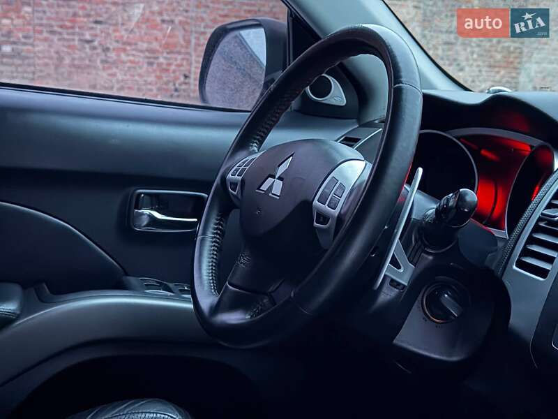 Внедорожник / Кроссовер Mitsubishi Outlander 2007 в Ахтырке