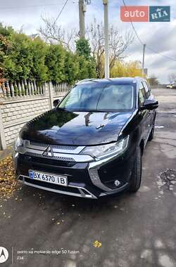 Позашляховик / Кросовер Mitsubishi Outlander 2021 в Острозі