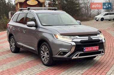 Позашляховик / Кросовер Mitsubishi Outlander 2017 в Запоріжжі