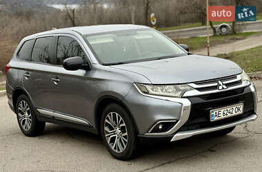 Внедорожник / Кроссовер Mitsubishi Outlander 2016 в Запорожье
