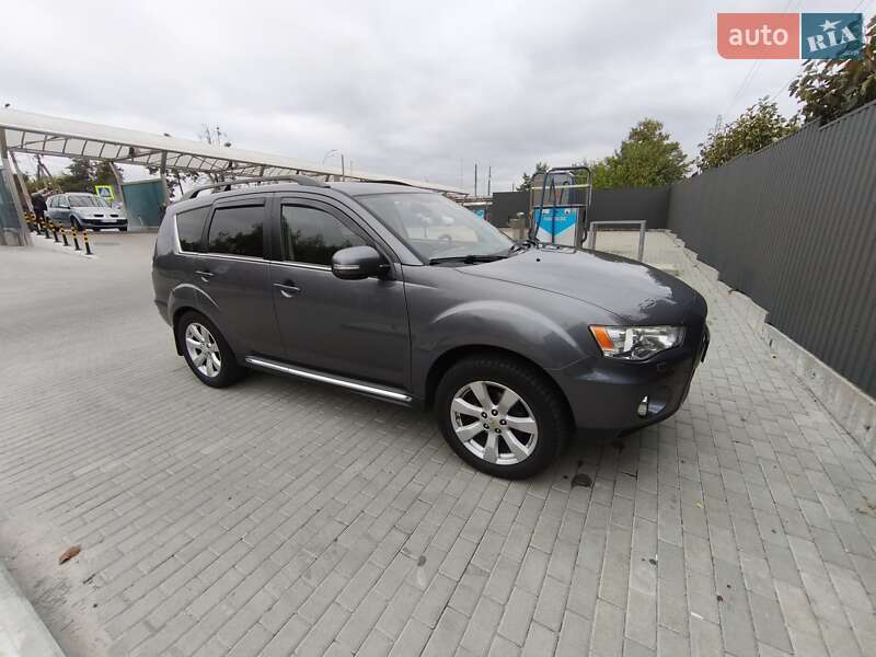 Внедорожник / Кроссовер Mitsubishi Outlander 2010 в Киеве