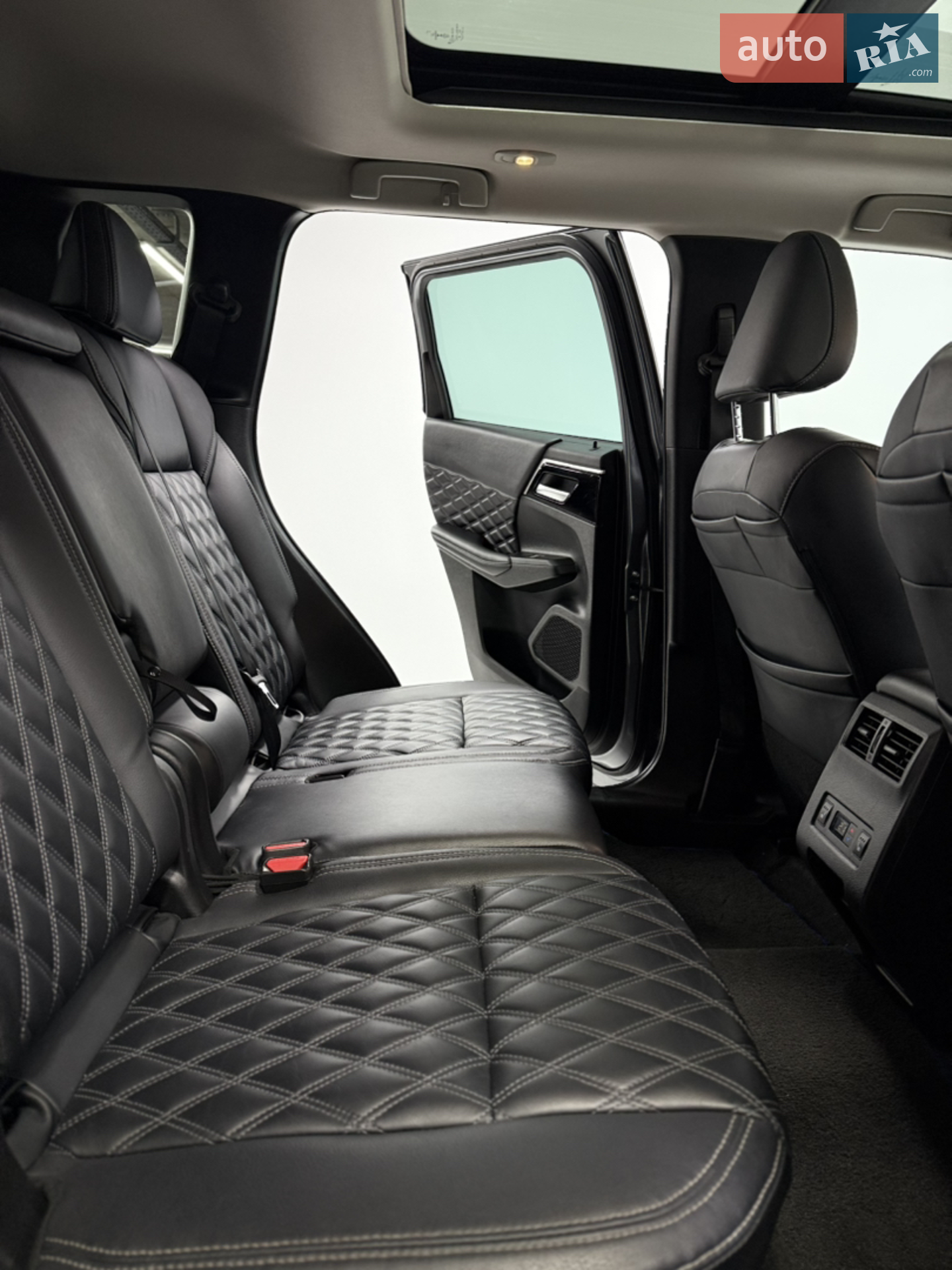 2023 Mitsubishi Outlander - мініатюра 29