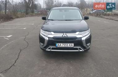Внедорожник / Кроссовер Mitsubishi Outlander 2020 в Киеве