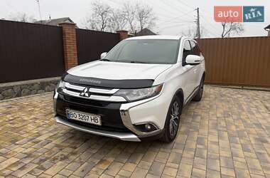 Позашляховик / Кросовер Mitsubishi Outlander 2015 в Києві