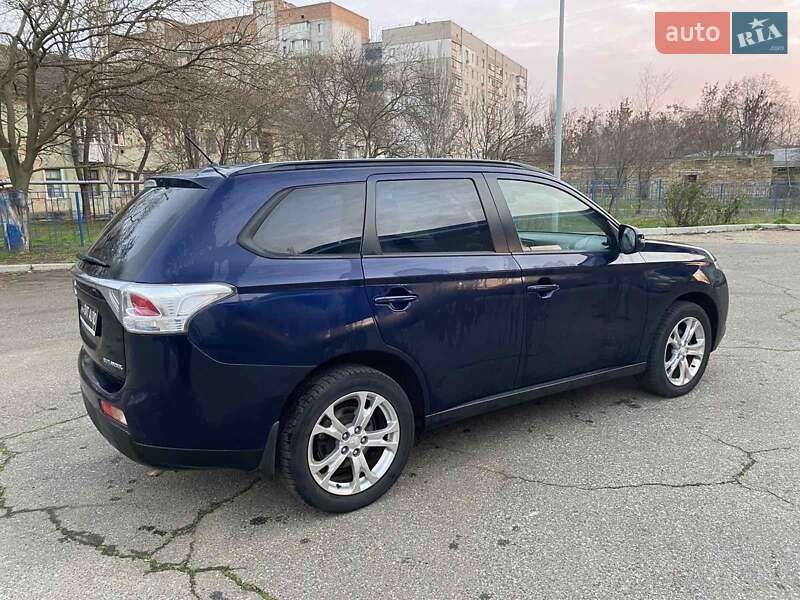 Позашляховик / Кросовер Mitsubishi Outlander 2013 в Миколаєві