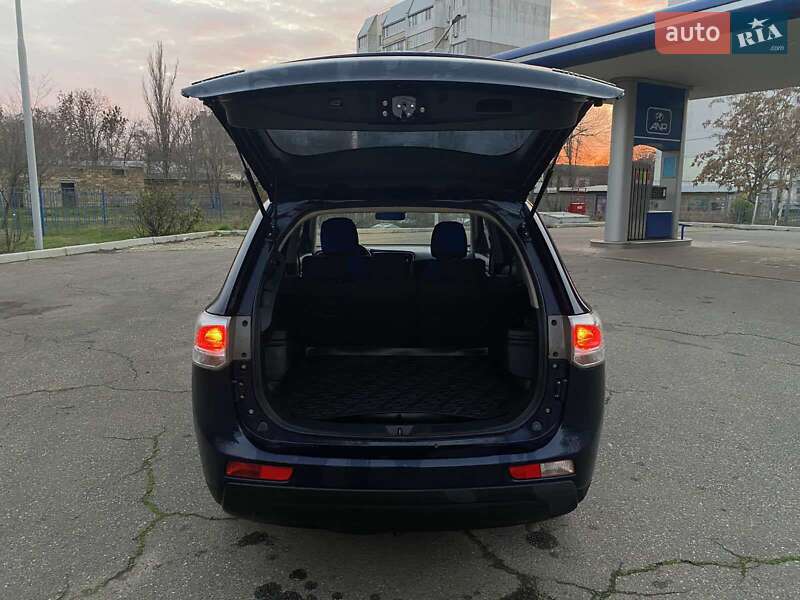 Позашляховик / Кросовер Mitsubishi Outlander 2013 в Миколаєві