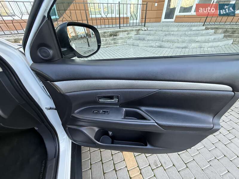 Внедорожник / Кроссовер Mitsubishi Outlander 2014 в Одессе