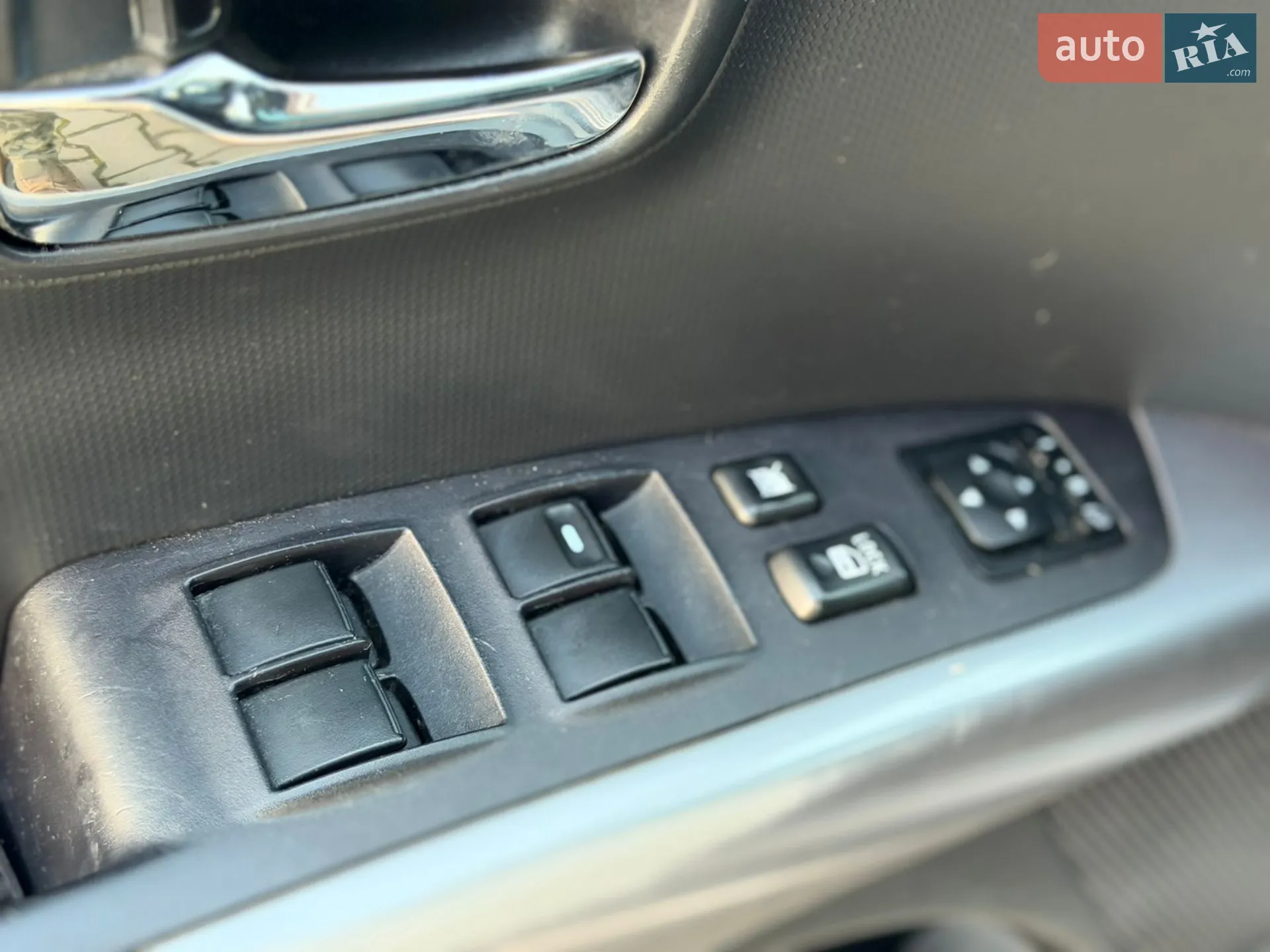 2010 Mitsubishi Outlander - мініатюра 21