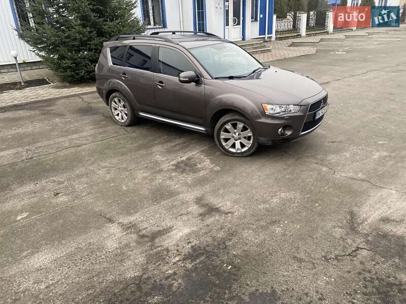 Позашляховик / Кросовер Mitsubishi Outlander 2010 в Сарнах