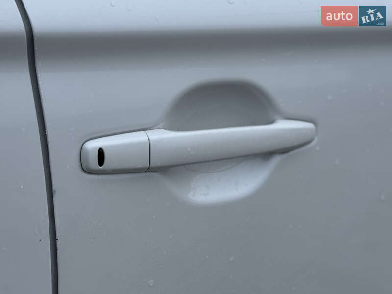 Внедорожник / Кроссовер Mitsubishi Outlander 2012 в Тернополе