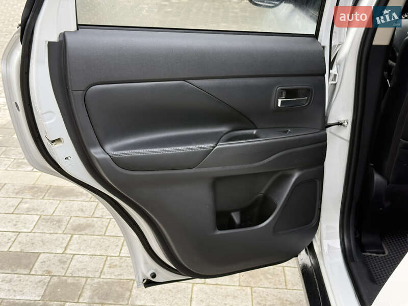 Внедорожник / Кроссовер Mitsubishi Outlander 2012 в Тернополе