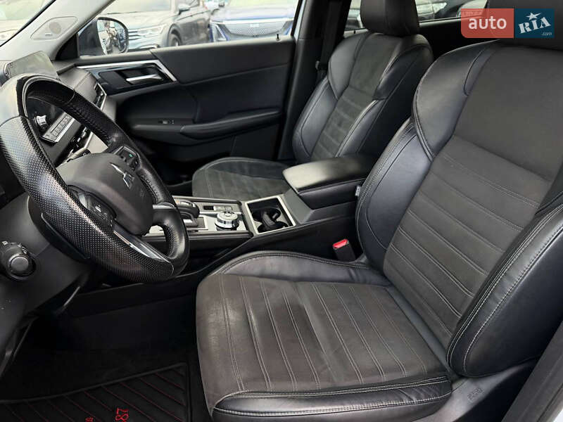 Позашляховик / Кросовер Mitsubishi Outlander 2021 в Харкові