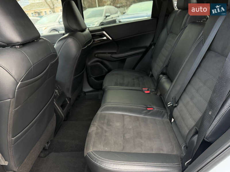 Позашляховик / Кросовер Mitsubishi Outlander 2021 в Харкові