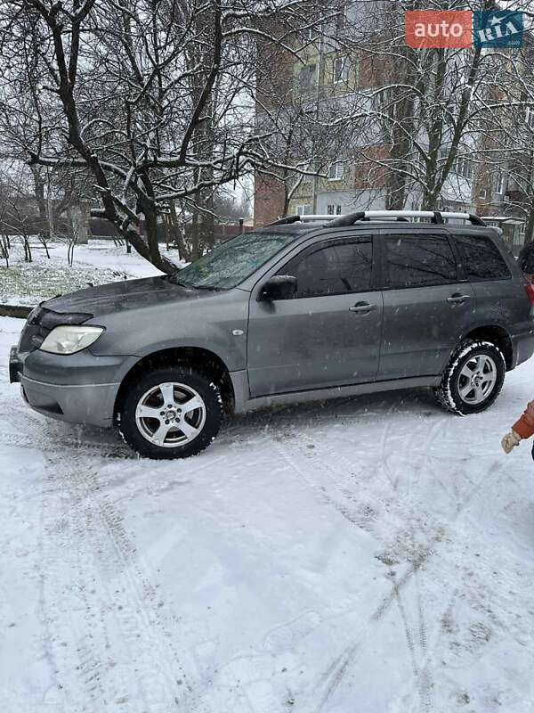 Позашляховик / Кросовер Mitsubishi Outlander 2004 в Кропивницькому