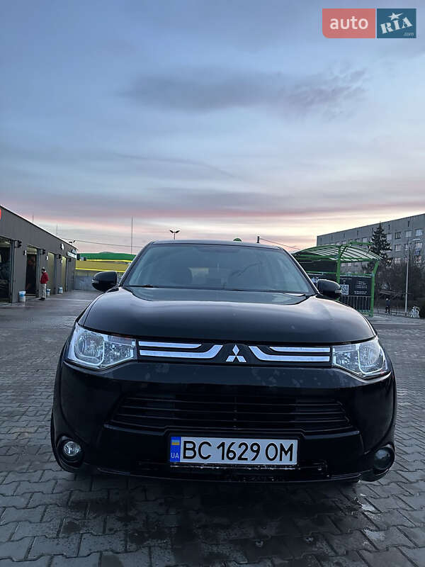 Внедорожник / Кроссовер Mitsubishi Outlander 2013 в Сокале