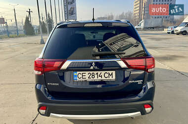 Позашляховик / Кросовер Mitsubishi Outlander 2016 в Чернівцях