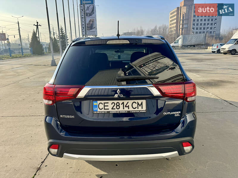 Позашляховик / Кросовер Mitsubishi Outlander 2016 в Чернівцях