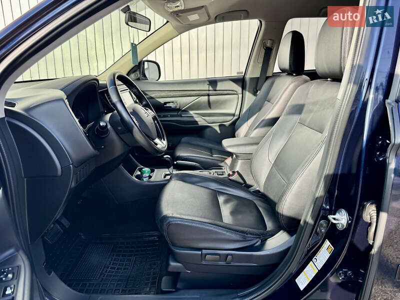 Позашляховик / Кросовер Mitsubishi Outlander 2016 в Чернівцях