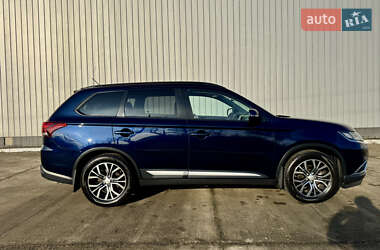 Позашляховик / Кросовер Mitsubishi Outlander 2016 в Чернівцях