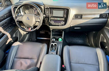 Позашляховик / Кросовер Mitsubishi Outlander 2016 в Чернівцях