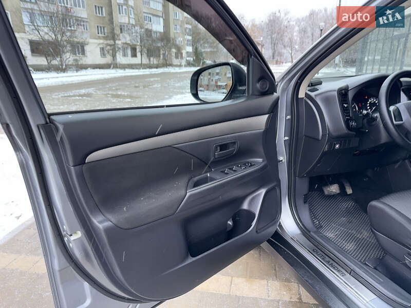 Позашляховик / Кросовер Mitsubishi Outlander 2014 в Івано-Франківську фото 29 Позашляховик / Кросовер Mitsubishi Outlander 2014 в Івано-Франківську
