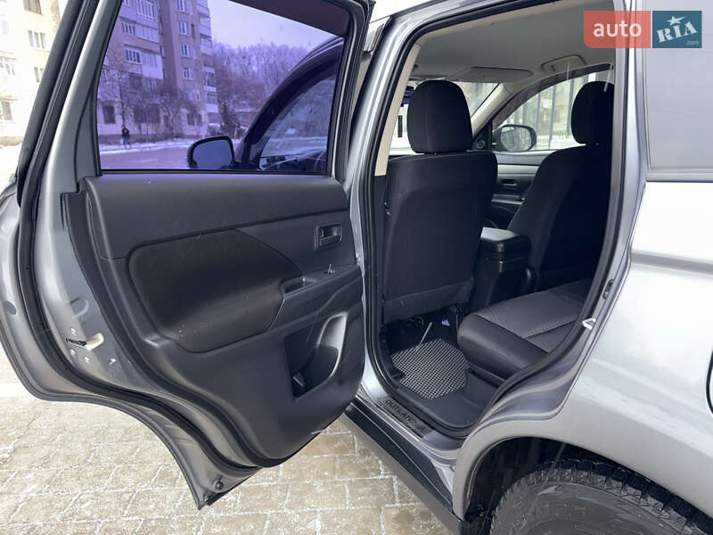 Позашляховик / Кросовер Mitsubishi Outlander 2014 в Івано-Франківську фото 46 Позашляховик / Кросовер Mitsubishi Outlander 2014 в Івано-Франківську