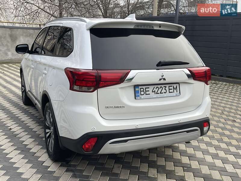 Позашляховик / Кросовер Mitsubishi Outlander 2018 в Миколаєві