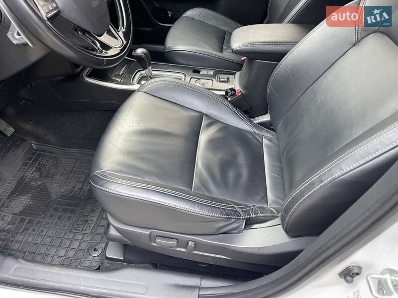 Позашляховик / Кросовер Mitsubishi Outlander 2018 в Миколаєві