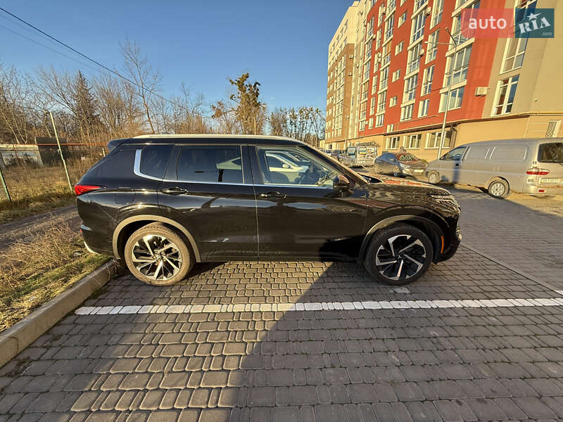 Внедорожник / Кроссовер Mitsubishi Outlander 2021 в Киеве