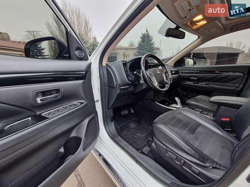 Позашляховик / Кросовер Mitsubishi Outlander 2020 в Дніпрі