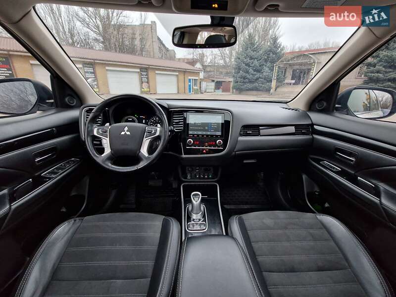 Позашляховик / Кросовер Mitsubishi Outlander 2020 в Дніпрі