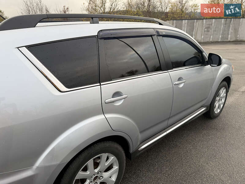 Внедорожник / Кроссовер Mitsubishi Outlander 2012 в Черновцах