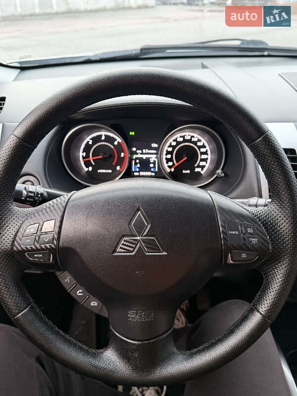 Внедорожник / Кроссовер Mitsubishi Outlander 2012 в Черновцах