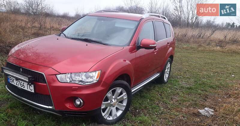 Внедорожник / Кроссовер Mitsubishi Outlander 2009 в Дубно