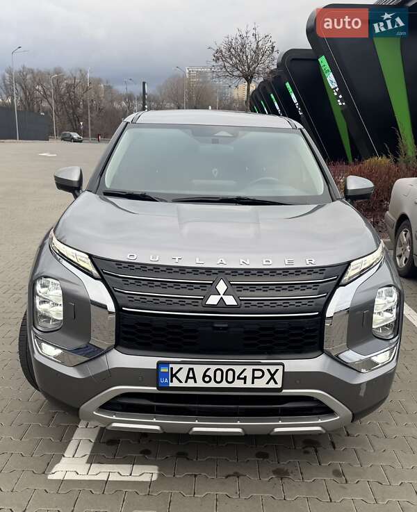Позашляховик / Кросовер Mitsubishi Outlander 2021 в Києві