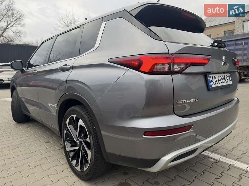 Позашляховик / Кросовер Mitsubishi Outlander 2021 в Києві